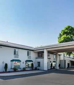 Quality Inn & Suites Des Moines - Merle Hay Road