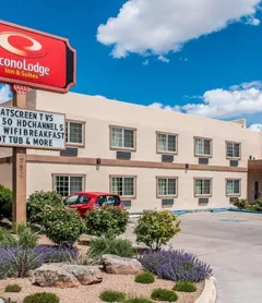 Econo Lodge Inn & Suites