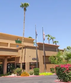 GreenTree Inn & Suites Phoenix Sky Harbor