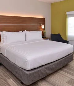 Holiday Inn Express & Suites St. Petersburg - Madeira Beach, an IHG Hotel