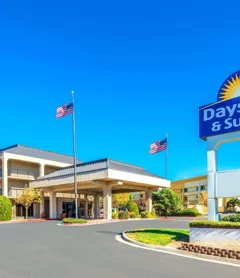 Days Inn & Suites by Wyndham Albuquerque North