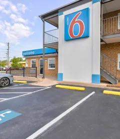 Motel 6 Falls Church, VA - Arlington Boulevard