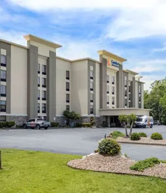 Comfort Inn & Suites Airport