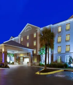 Holiday Inn Express & Suites Charleston-Ashley Phosphate, an IHG Hotel