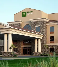 Holiday Inn Express & Suites Redding, an IHG Hotel