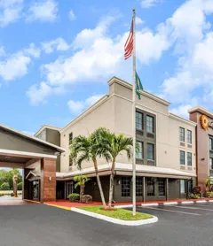 La Quinta Inn & Suites by Wyndham St. Petersburg Northeast