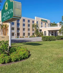 La Quinta Inn & Suites by Wyndham Sarasota Downtown