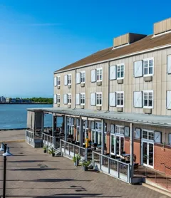 Harbor House at Pier 21