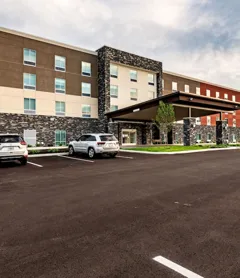 Holiday Inn Express & Suites Dayton East - Beavercreek, an IHG Hotel