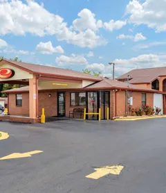 Econo Lodge North