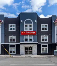 Econo Lodge Inn & Suites Downtown