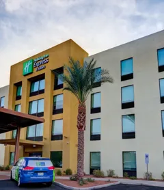 Holiday Inn Express Hotel & Suites Phoenix North Scottsdale, an IHG Hotel