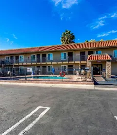 Econo Lodge Inn & Suites Escondido Downtown