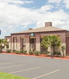 Days Inn by Wyndham College Station University Drive