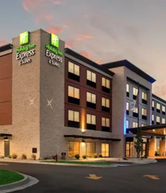 Holiday Inn Express & Suites Racine, an IHG Hotel