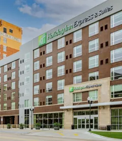 Holiday Inn Express & Suites Lincoln Downtown