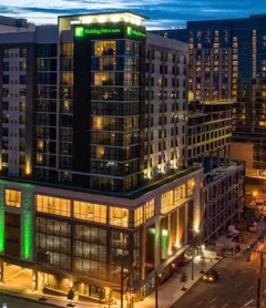 Holiday Inn & Suites Nashville Downtown - Broadway, an IHG Hotel