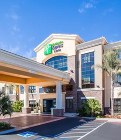 Holiday Inn Express & Suites Eureka, an IHG Hotel