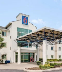 Motel 6 Brampton, ON - Toronto