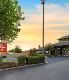 Best Western Plus Forest Park Inn