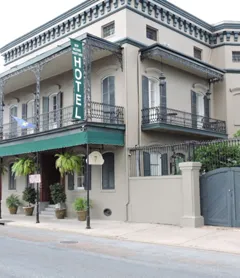 New Orleans Courtyard Hotel and Suites by the French Quarter