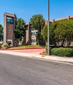 Holiday Inn Express & Suites Camarillo, an IHG Hotel