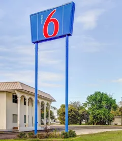 Motel 6 Waco, TX - Lacy Lakeview