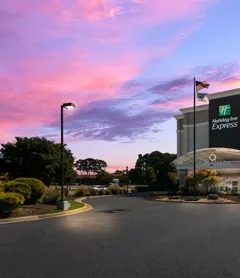 Holiday Inn Express Hampton - Coliseum Central, an IHG Hotel