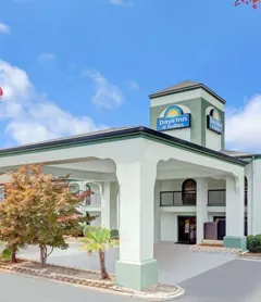 Days Inn & Suites by Wyndham Stockbridge South Atlanta