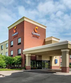 Comfort Suites Speedway - Kansas City