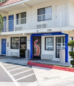 Motel 6 Bakersfield, CA - Convention Center