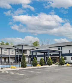 Days Inn & Suites by Wyndham Niagara Falls/Buffalo