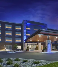 Holiday Inn Express Grand Rapids Airport North, an IHG Hotel