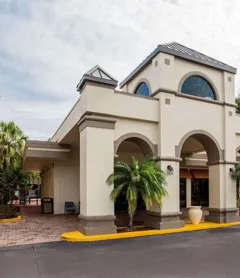 Days Inn & Suites by Wyndham Orlando Airport