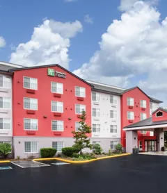 Holiday Inn Express & Suites Lincoln City, an IHG Hotel