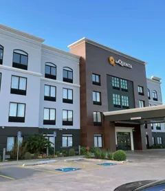 La Quinta Inn & Suites by Wyndham Tulsa Midtown