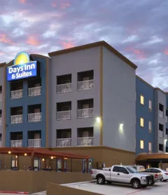 Days Inn & Suites by Wyndham Galveston West/Seawall