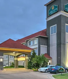 La Quinta Inn & Suites by Wyndham Tulsa Airpt / Expo Square