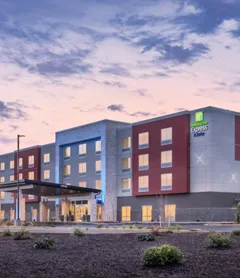 Holiday Inn Express & Suites Salem North - Keizer, an IHG Hotel