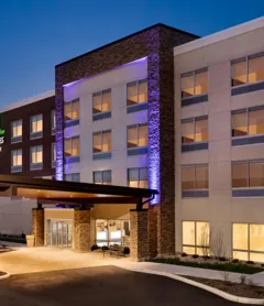 Holiday Inn Express and Suites-Cincinnati NE - Red Bank Road, an IHG Hotel