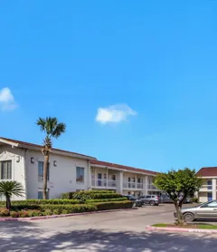 Motel 6 Baytown, TX - Garth Rd