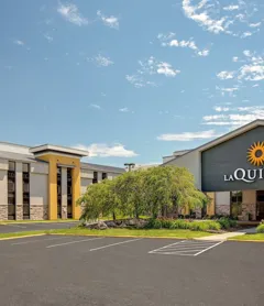 La Quinta Inn & Suites by Wyndham Detroit Metro Airport