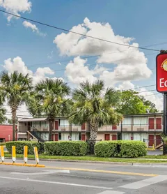 Econo Lodge North