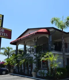 Harbor Inn & Suites