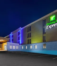 Holiday Inn Express Fairfax - Arlington Boulevard, an IHG Hotel