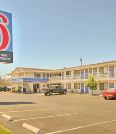 Motel 6 Fresno, CA - Blackstone North