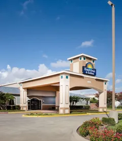 Days Inn & Suites by Wyndham Corpus Christi Central