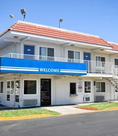 Motel 6 Fresno, CA - Blackstone South