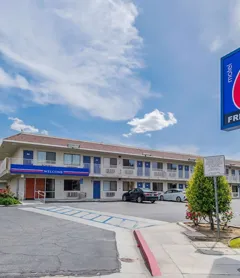 Motel 6 Bakersfield, CA - Airport