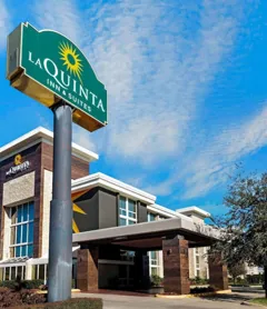 La Quinta Inn & Suites by Wyndham Dallas I-35 Walnut Hill Ln